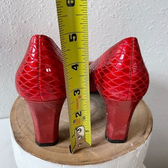 Carriage Court Red Faux Snake Skin Heels Size 6.5 - Picture 5 of 8